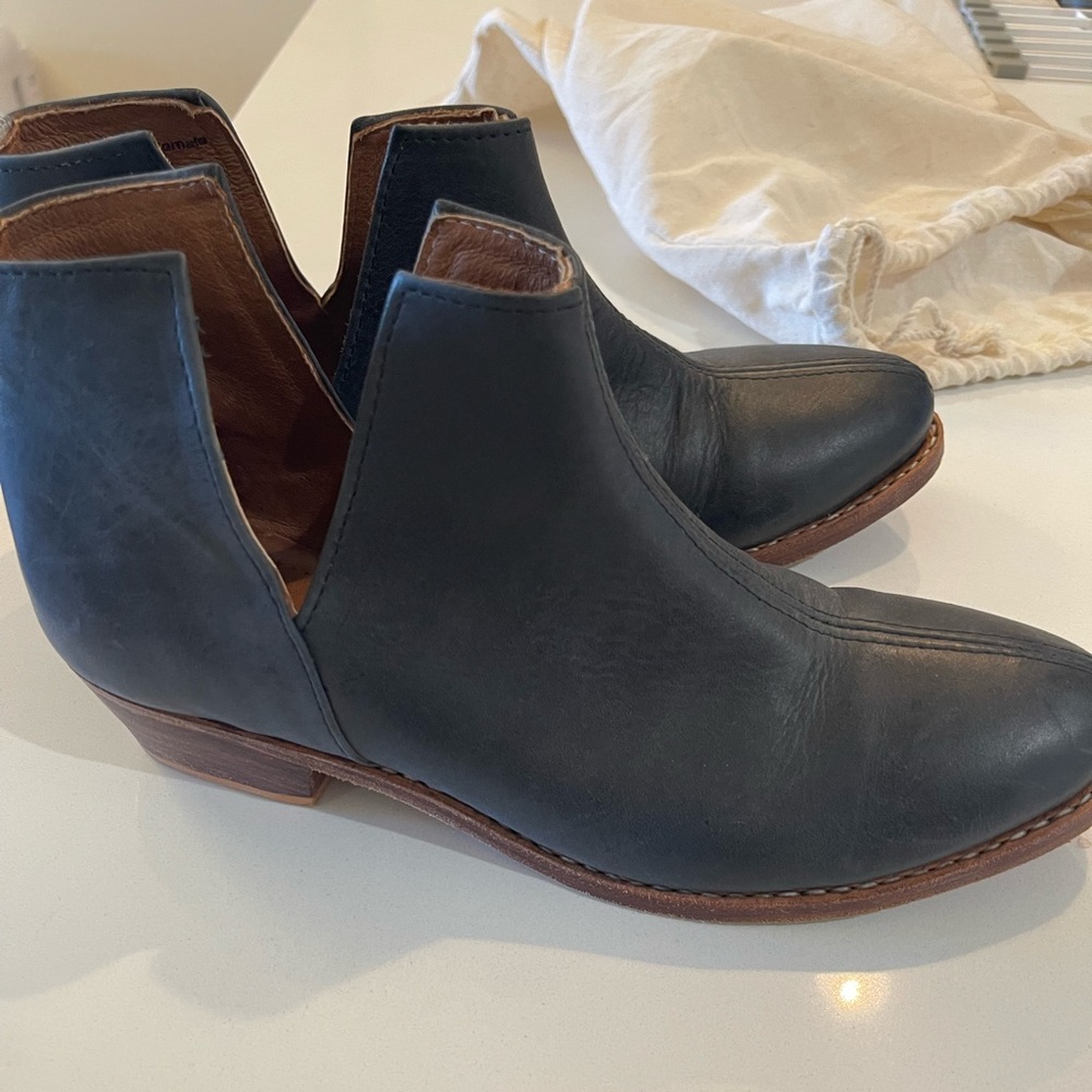 The Root Collective Blythe Boot in Dusk